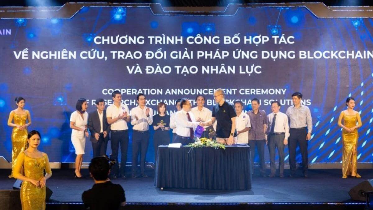 Read more about the article Vietnam Blockchain Association and Binance officially enter strategic cooperation